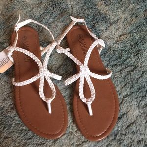 Summer Fun!! NWT braided thong sandals 6
